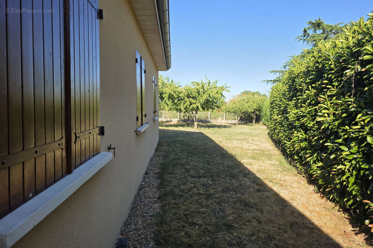 Joli pavillon de plain-pied avec jardin en retrait de la ville - photo 18