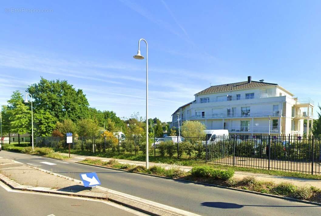 INVESTISSEMENT LOCATIF  GUICHEN  Résidence d'Affaires Cap West Guichen - 8,12 de rentabilité - photo 4