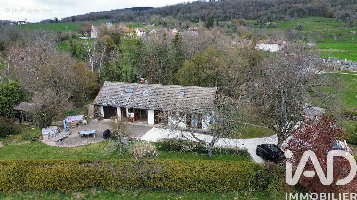 Photo 1 - Maison à SAINT-GENIX-SUR-GUIERS