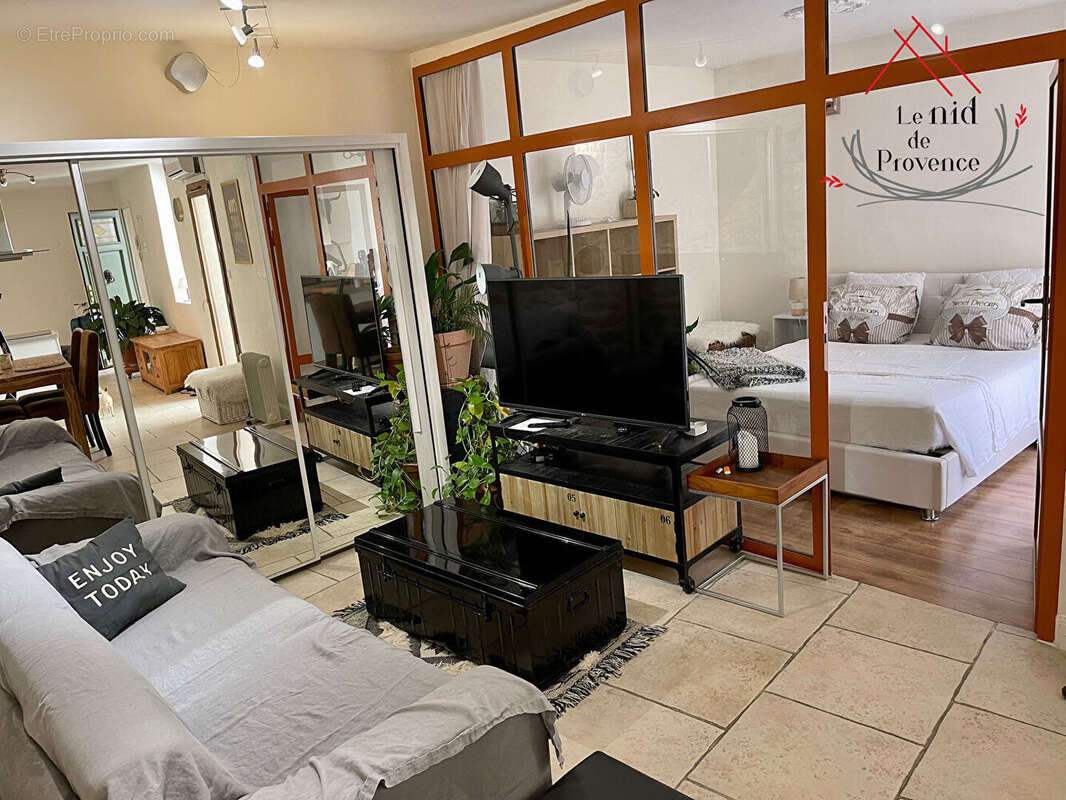 Appartement à PERNES-LES-FONTAINES