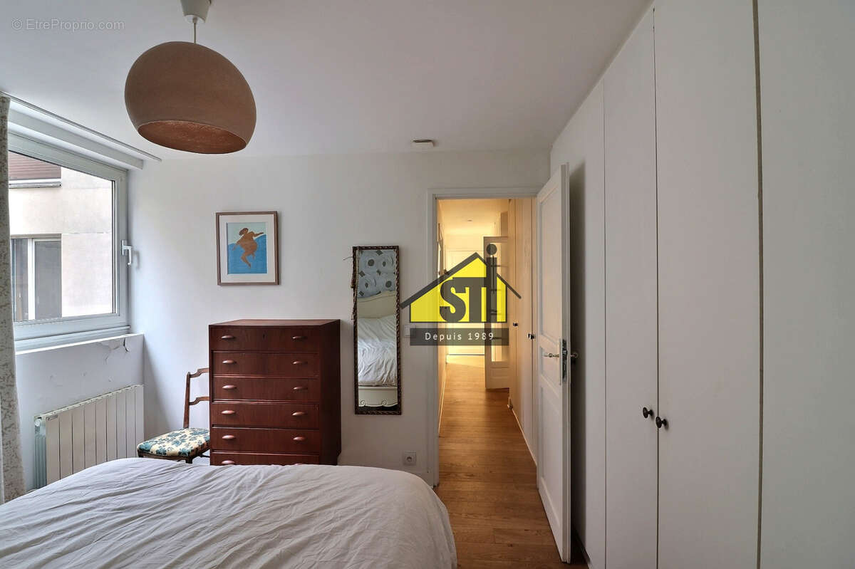 Appartement à PARIS-14E