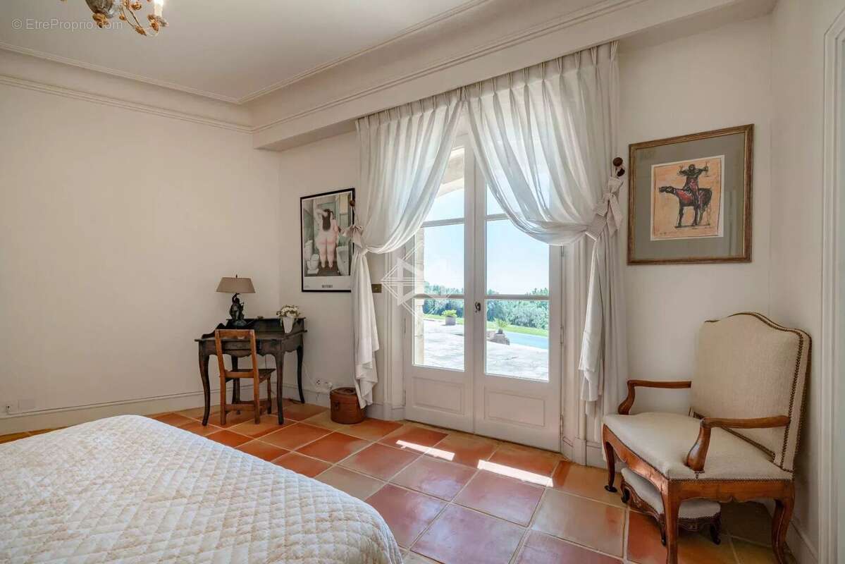 Maison à CHATEAUNEUF-GRASSE