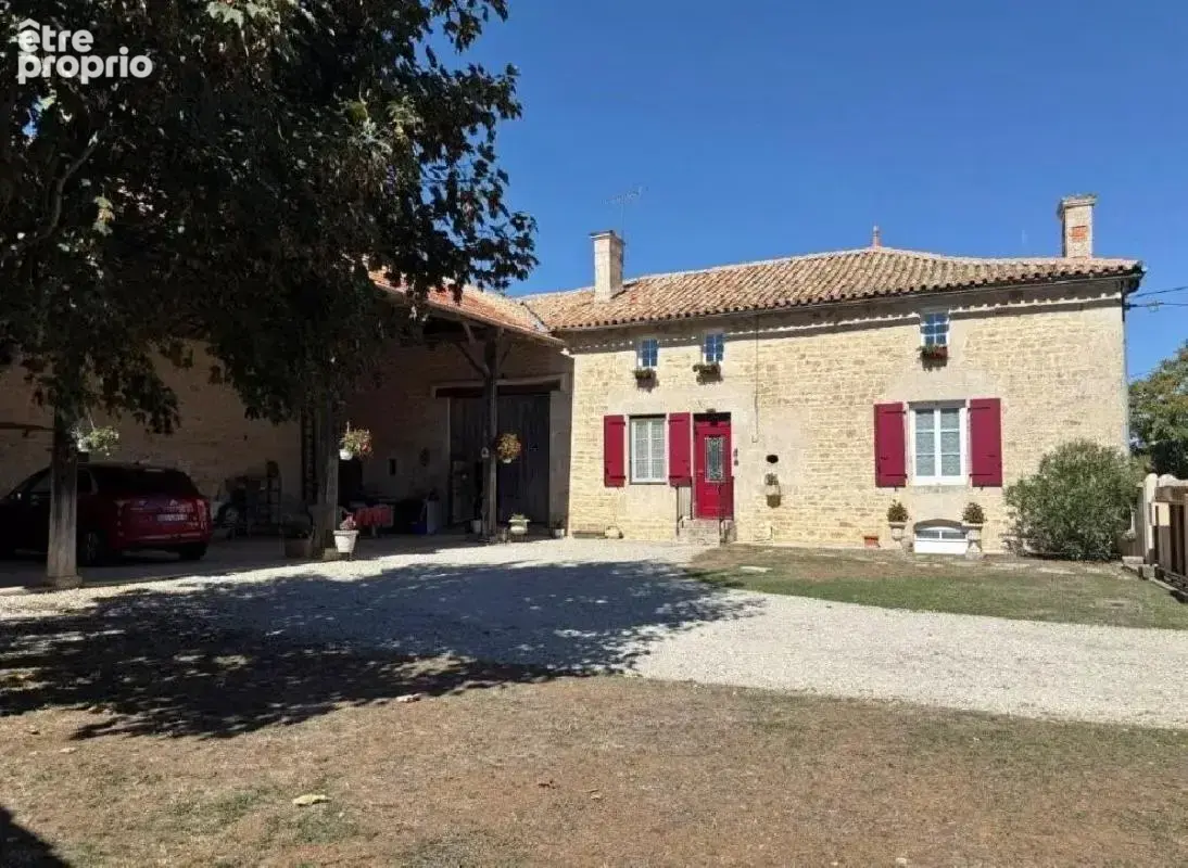 Photo Maison à Villefagnan au prix de 186 000€