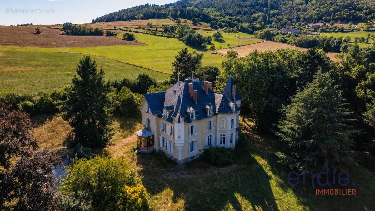 Maison à SAINT-JULIEN-MOLIN-MOLETTE