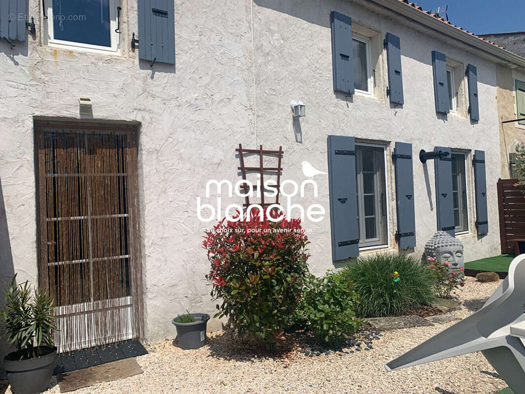 Maison à SAINT-PIERRE-D'AMILLY