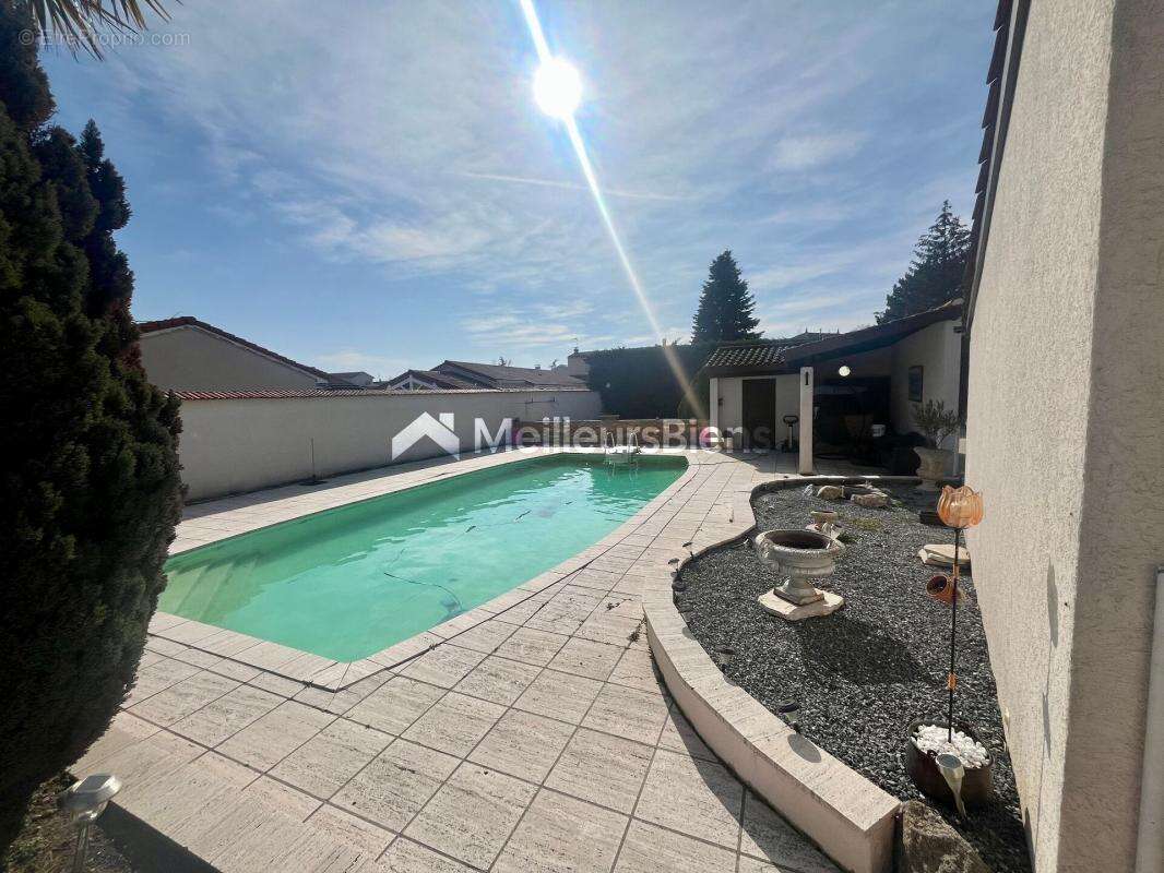 Maison à SURY-LE-COMTAL