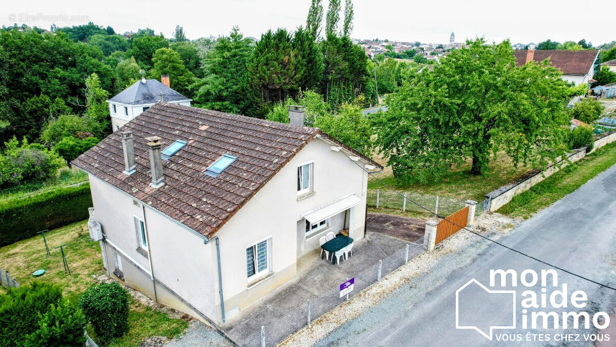 Maison à THIVIERS