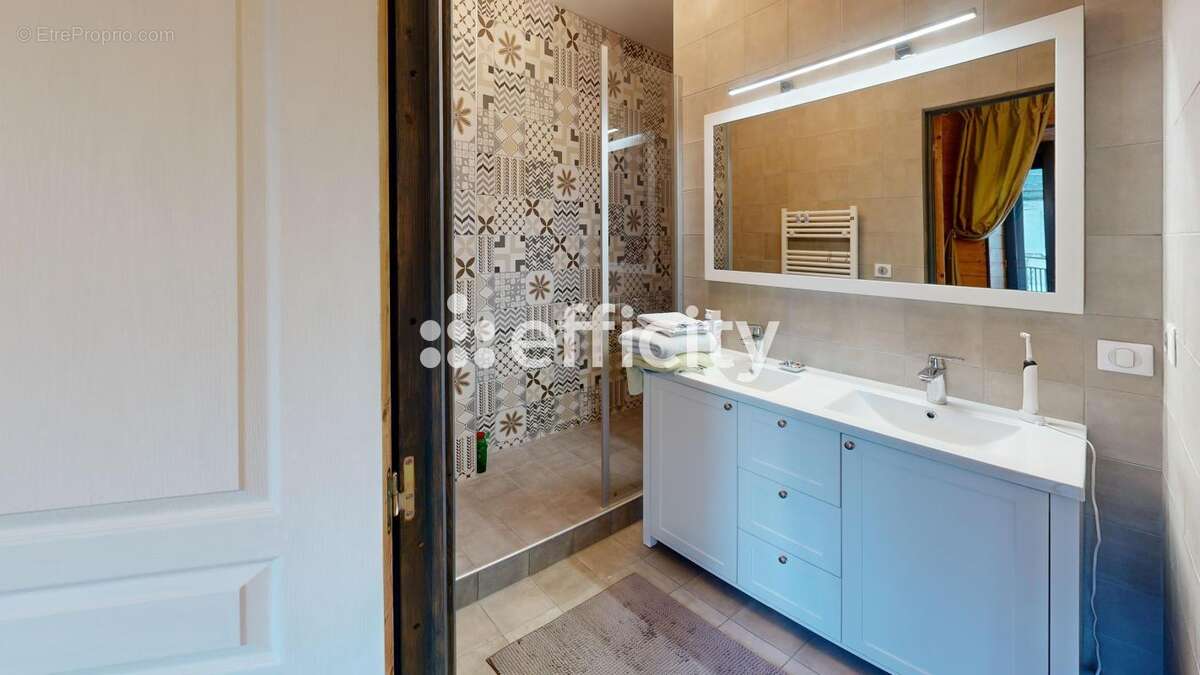 Maison à CONDAT-SUR-VEZERE