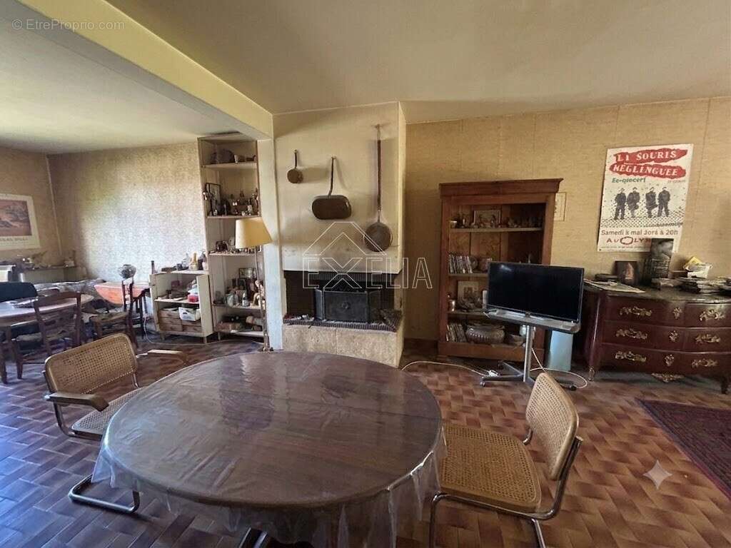 Maison 6 pièces 137 m² à rénover avec jardin, terrasse, sous-sol total et dépendance à Rosny-sur-Seine - photo 8