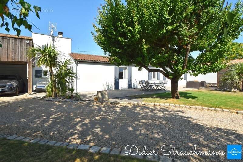 Maison à vendre 8 pièces CLAVETTE (17) - photo 3