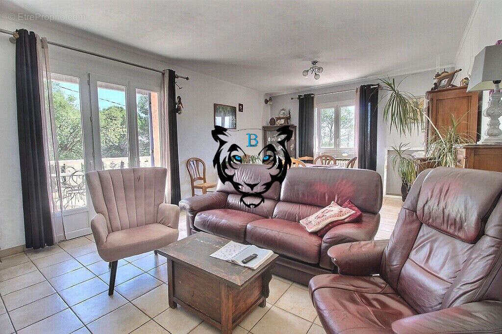 Maison à ROQUEBRUNE-SUR-ARGENS