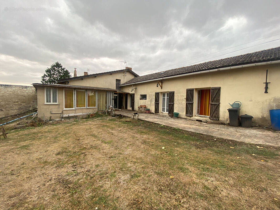 Maison à SAVIGNY-SOUS-FAYE