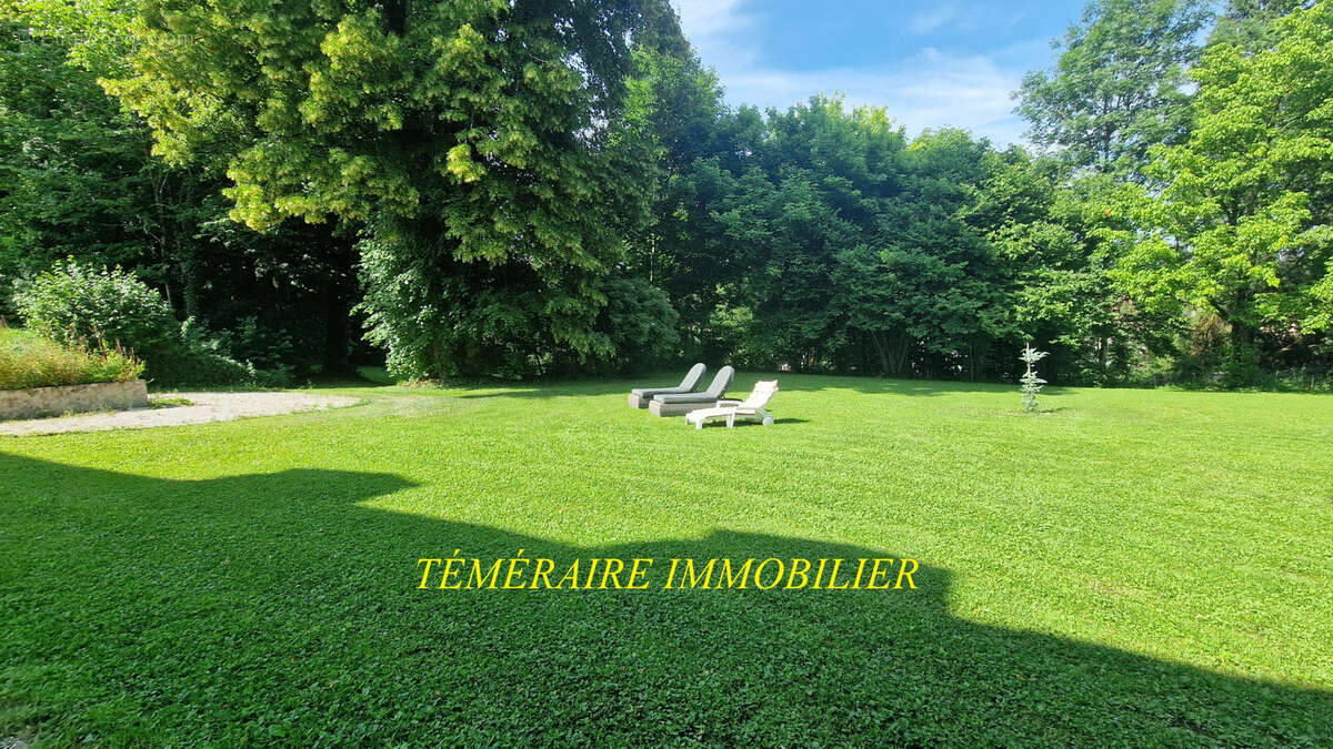 A 15 mn de Champagnole - Propriété du 18ème siècle de 570m2 - photo 8