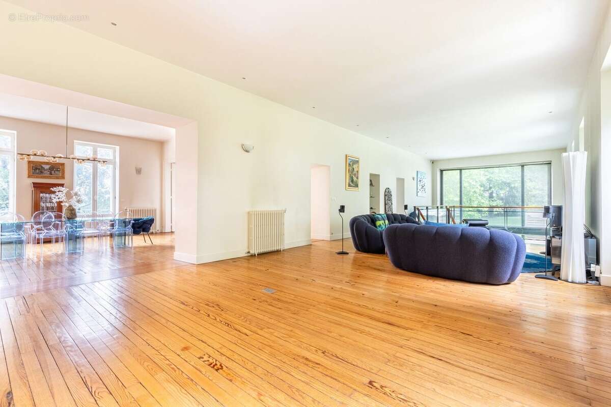 Maison 600 m² à Yvrac  - photo 7