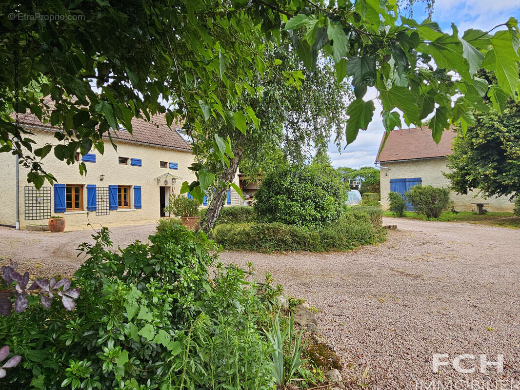 Maison à SAINT-PRIEST-BRAMEFANT