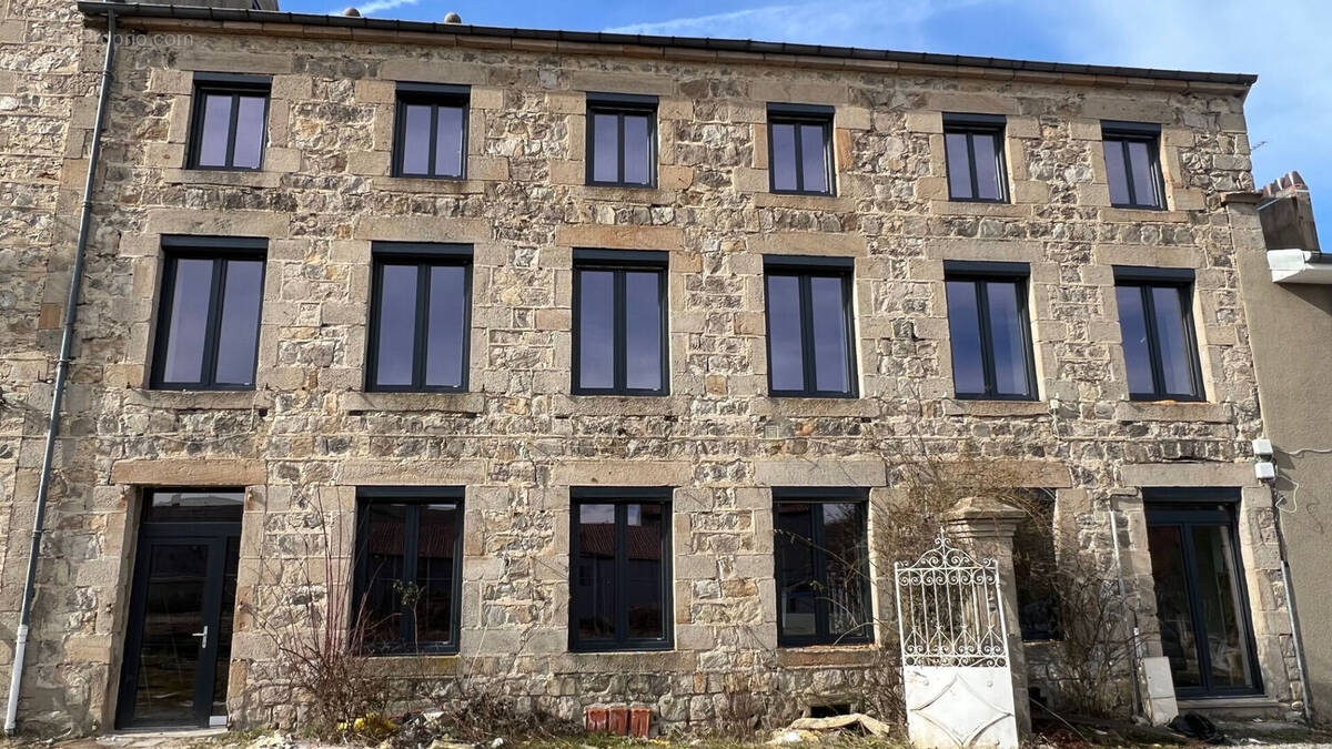 Appartement à SAINT-JUST-MALMONT