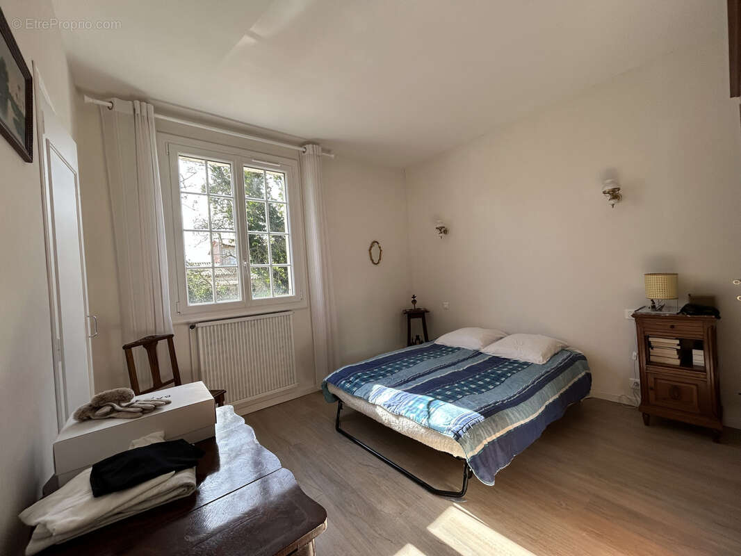 Rare et exceptionnel : Maison 4 chambres avec piscine et grand terrain au cœur de Bram. - photo 7