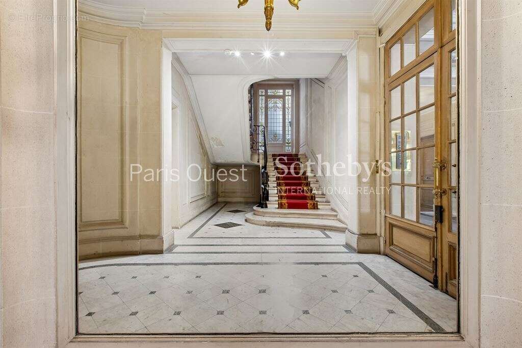 Appartement à PARIS-16E