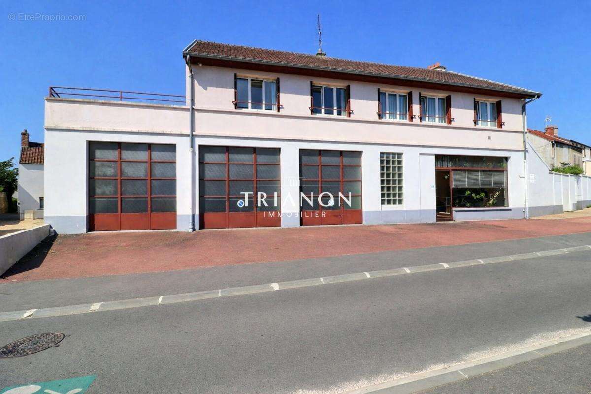 Commerce à SAINT-NOM-LA-BRETECHE