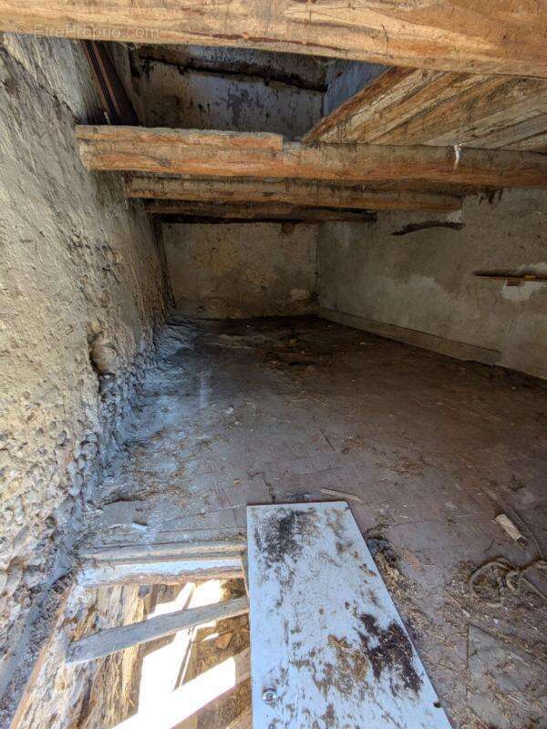 Maison de village à restaurer sur Saint Martin De Bromes 90 m2 - photo 6