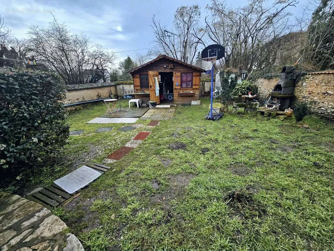 Maison à SAINTE-GENEVIEVE-DES-BOIS