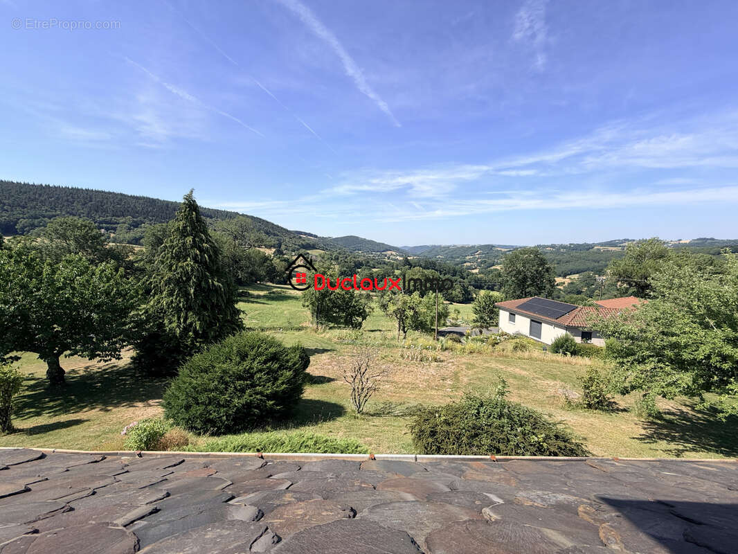 Maison avec vue panoramique - 103 m2 - Terrain de 3 200 m2 - Junhac - photo 9