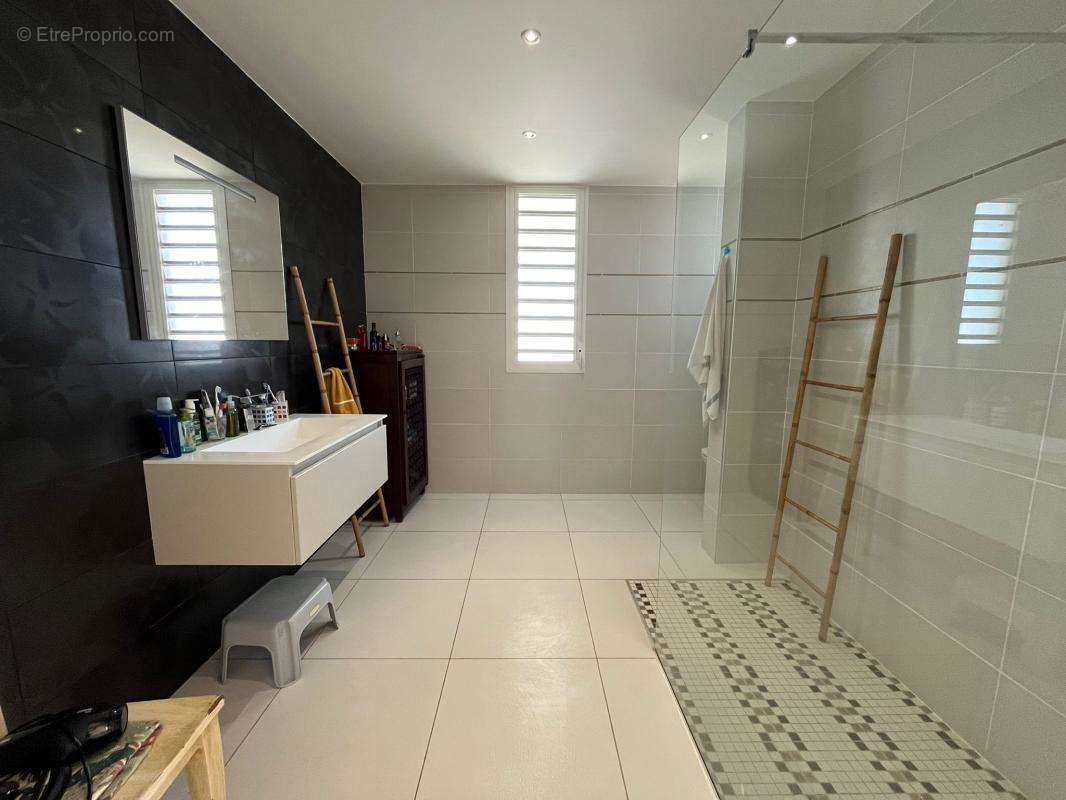 Maison à PETIT-BOURG