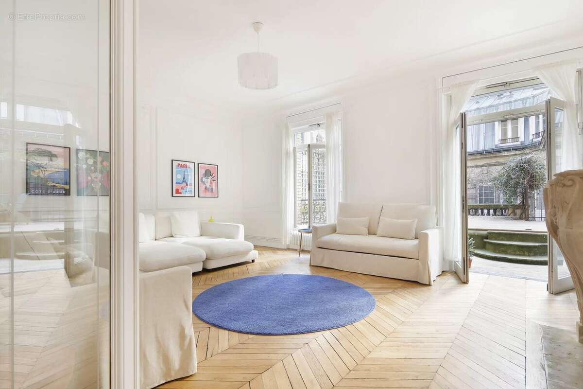 Appartement à PARIS-16E