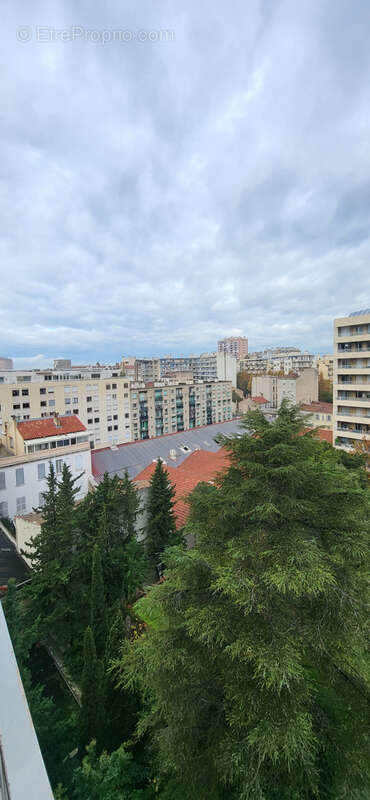 Appartement à MARSEILLE-5E