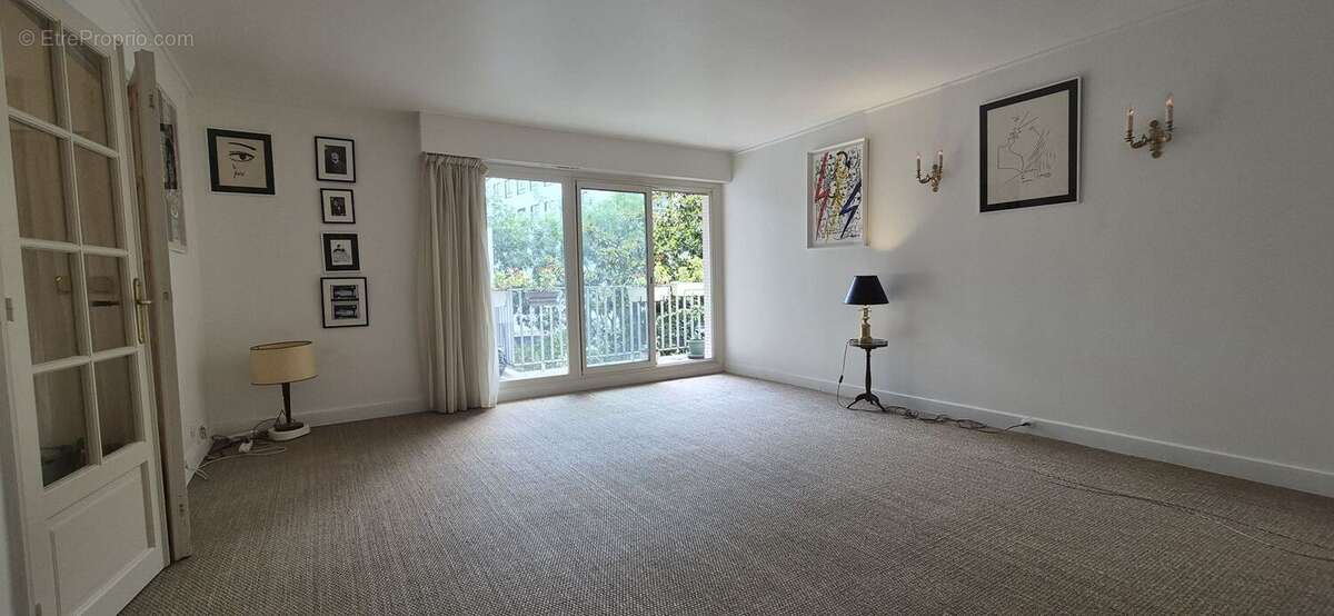 Appartement 65 m² à Paris-15e  - photo 2