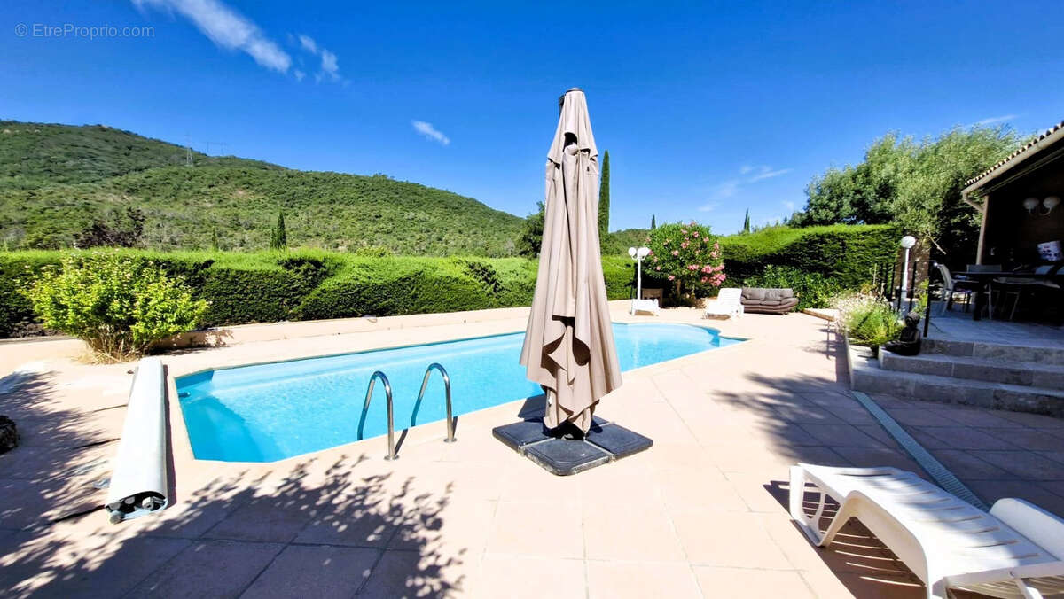 Maison à BAGNOLS-EN-FORET