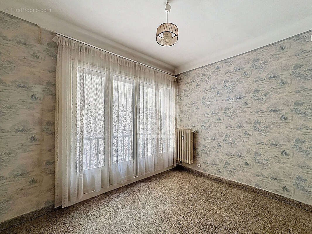 Appartement à MARSEILLE-2E