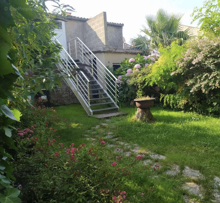 Maison à L&#039;EGUILLE