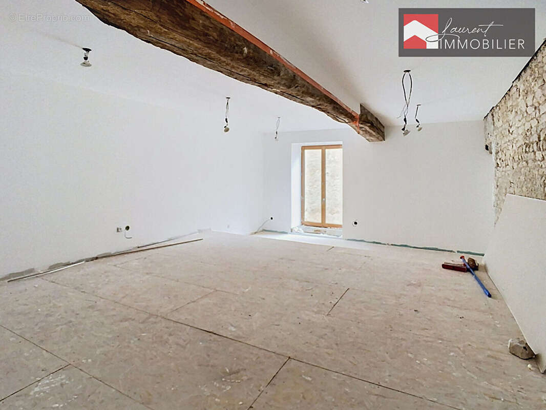 Maison de ville en pierre, 3 niveaux, 172 m² - 71260 LUGNY - photo 4