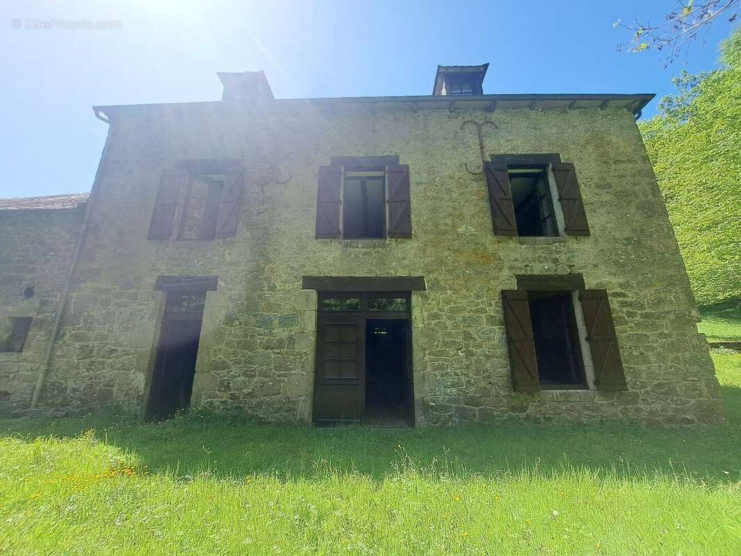 Magnifique ancien moulin rénové - La Roche Canillac - photo 16