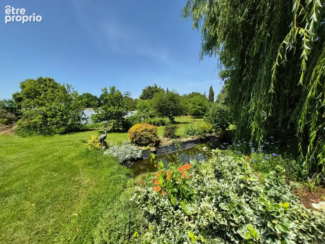 Maison avec nombreuses dépendances, studio et terrain constructible de plus de 3 000 m² - photo 14