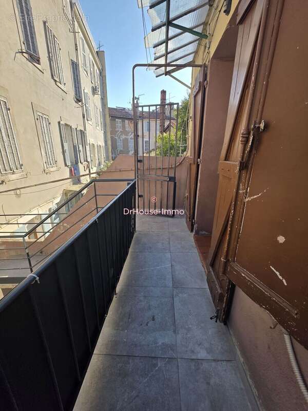 Appartement à MARSEILLE-3E