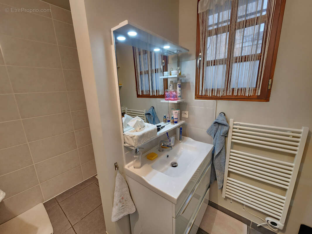 Appartement à VIC-LA-GARDIOLE