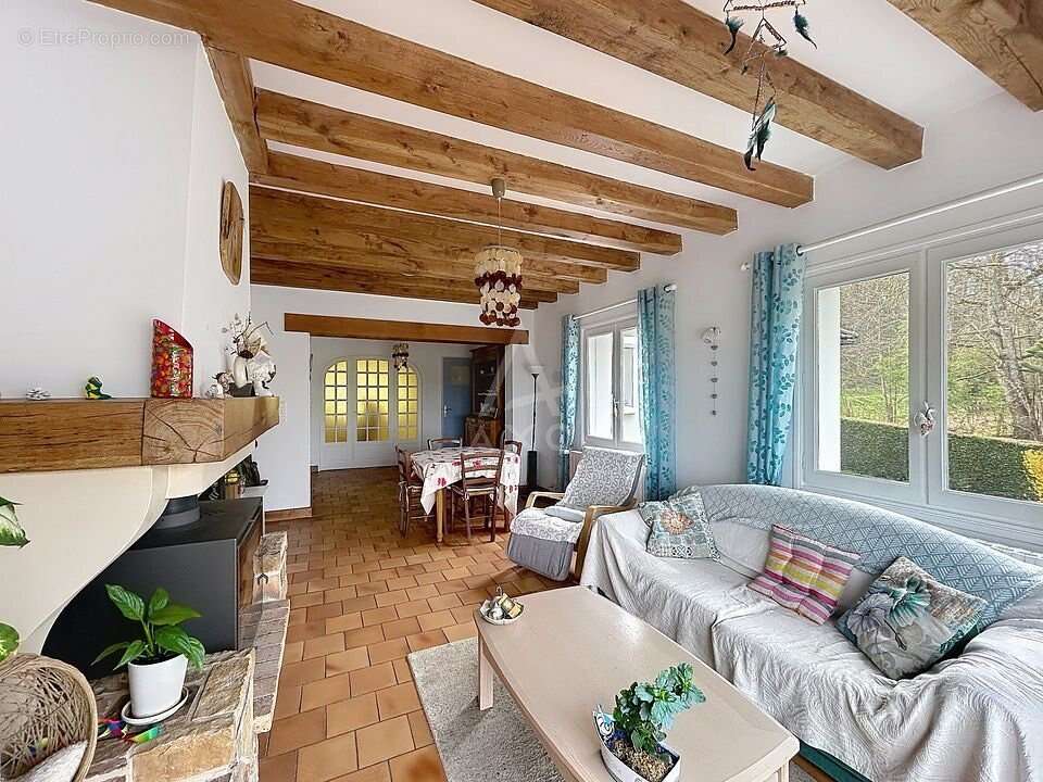 Maison à LA CHAPELLE-MONTLIGEON