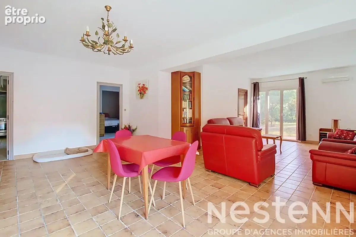 A VENDRE DRAGUIGNAN - Propriété d'environ 240 m² avec deux maisons, studio indépendant, piscine et dépendances sur 3 000 m² de t - photo 12