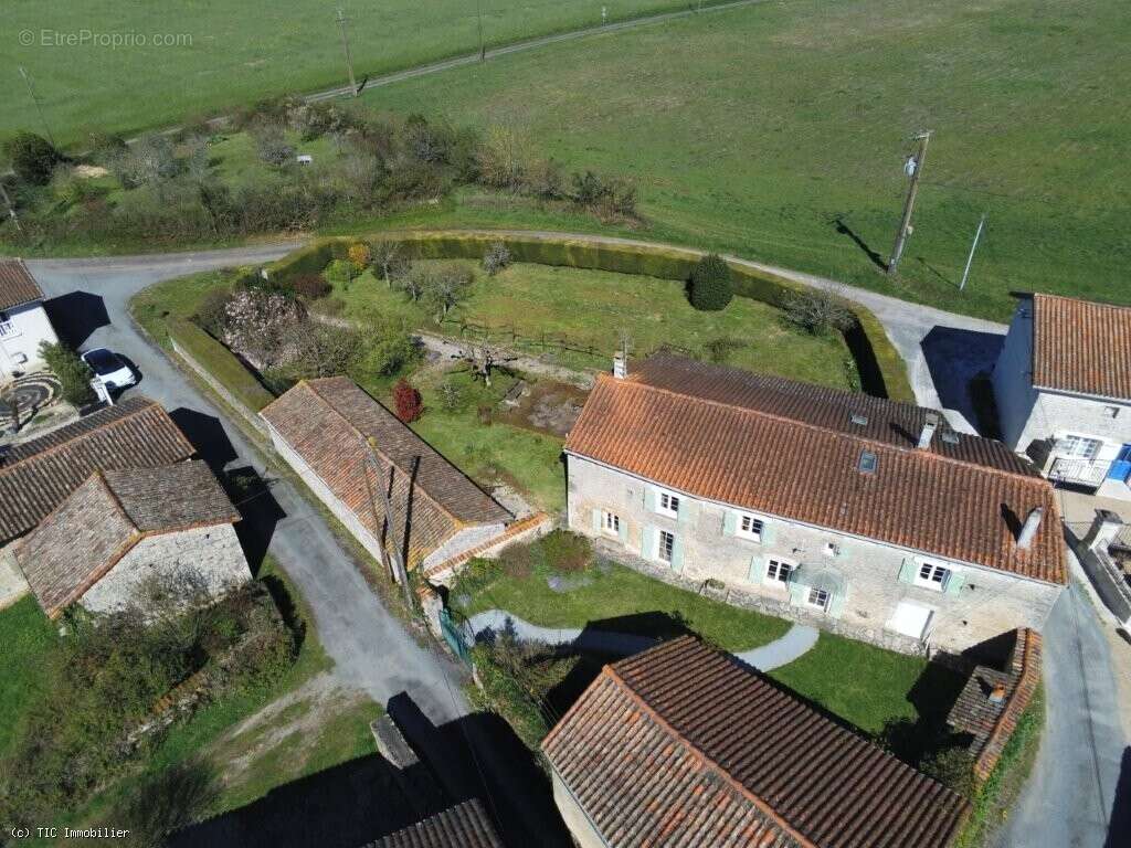Maison à VILLEFAGNAN