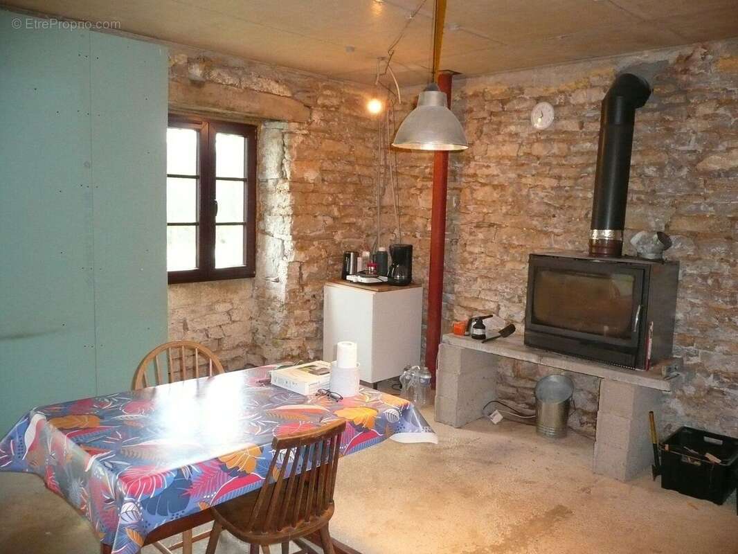 Maison de campagne en pierre avec terrain - photo 2