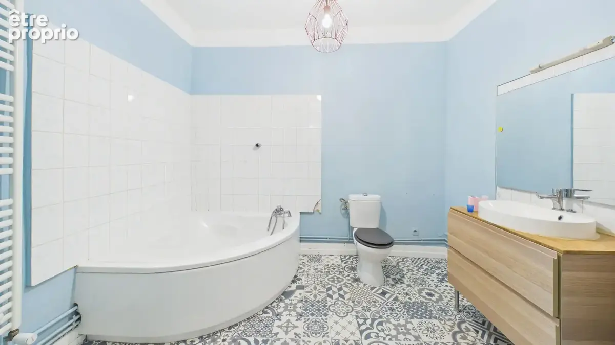 Appartement 4 pièces, 2 chambres, jardin, Loggia, caves, parking privé. - photo 13