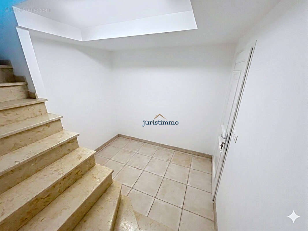 Appartement à CAMARET-SUR-AIGUES