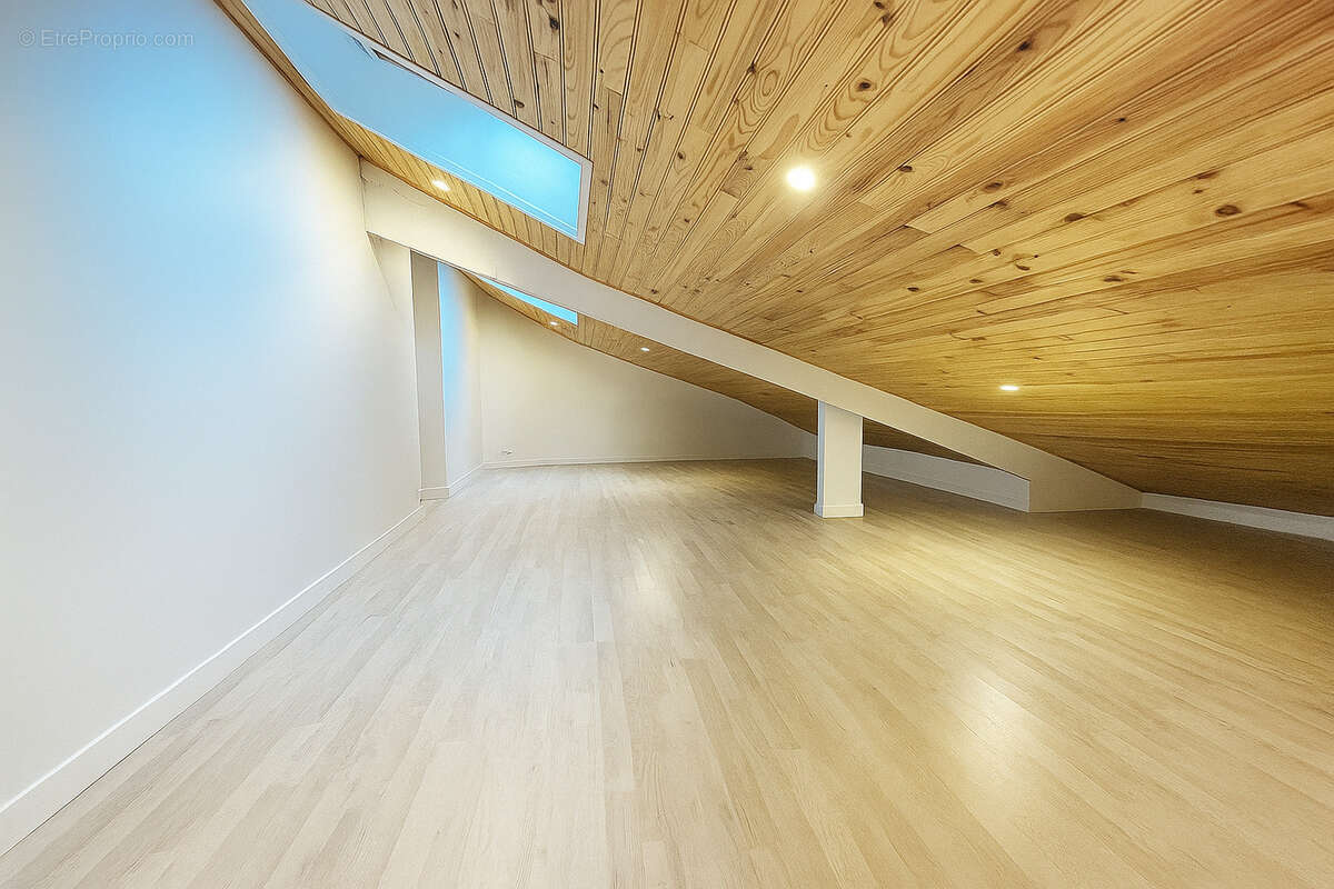 Maison à VAULX-MILIEU