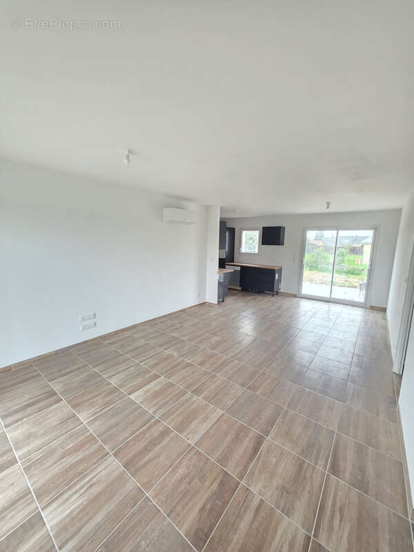 Maison à CHENEVIERES