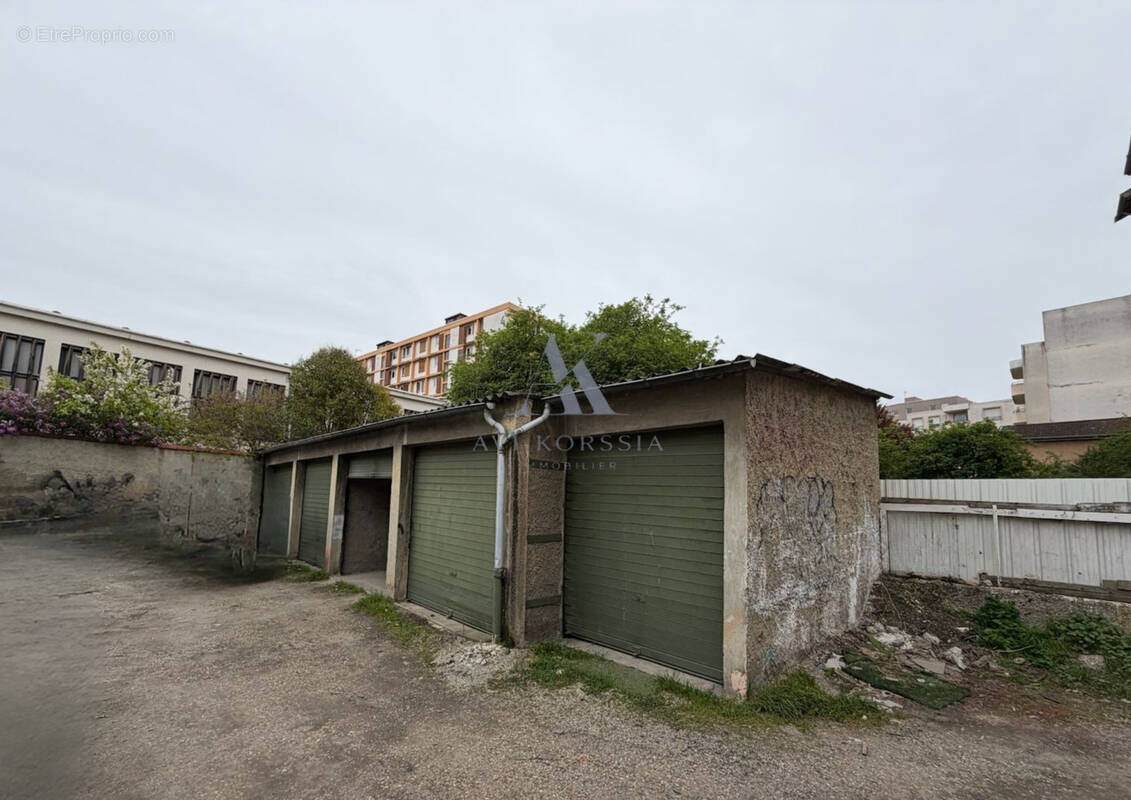 Parking à VILLEURBANNE
