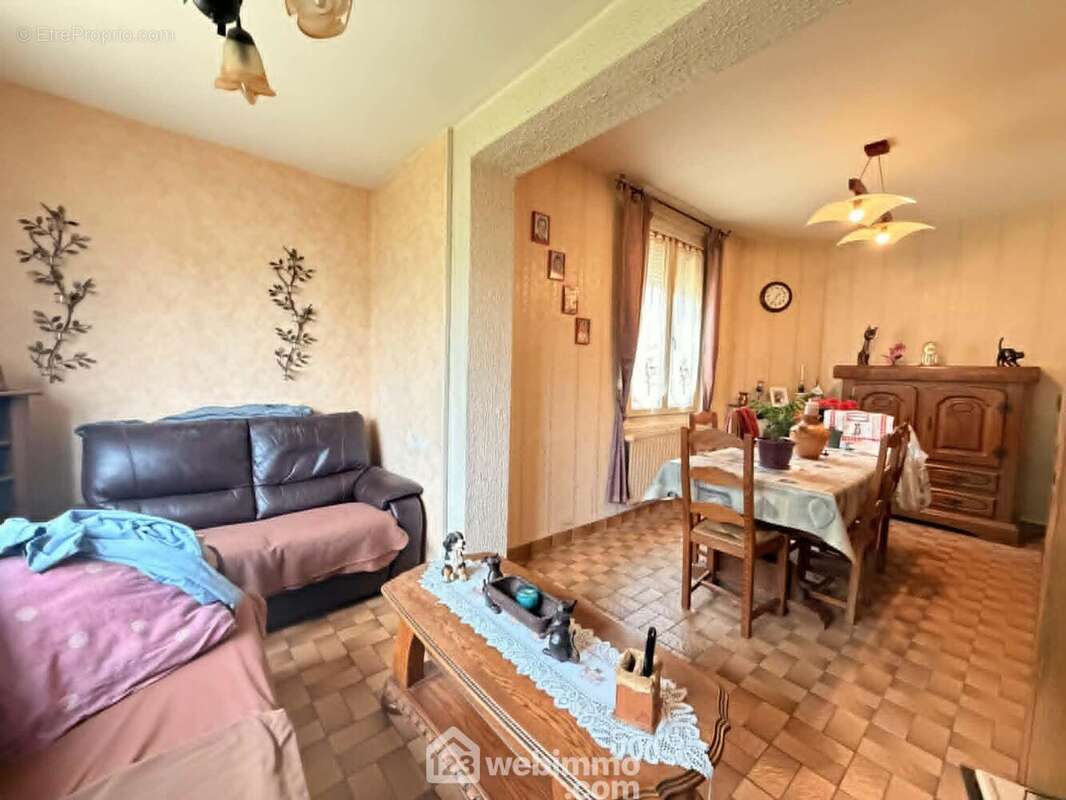Un séjour spacieux comprenant ... - Maison à LAON
