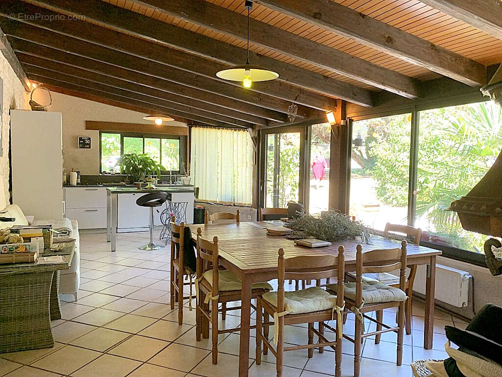 46800 Montcuq -Propriété de caractère 420 m², 11 chambres, piscine et espace bien-être sur 2,5 ha - photo 5