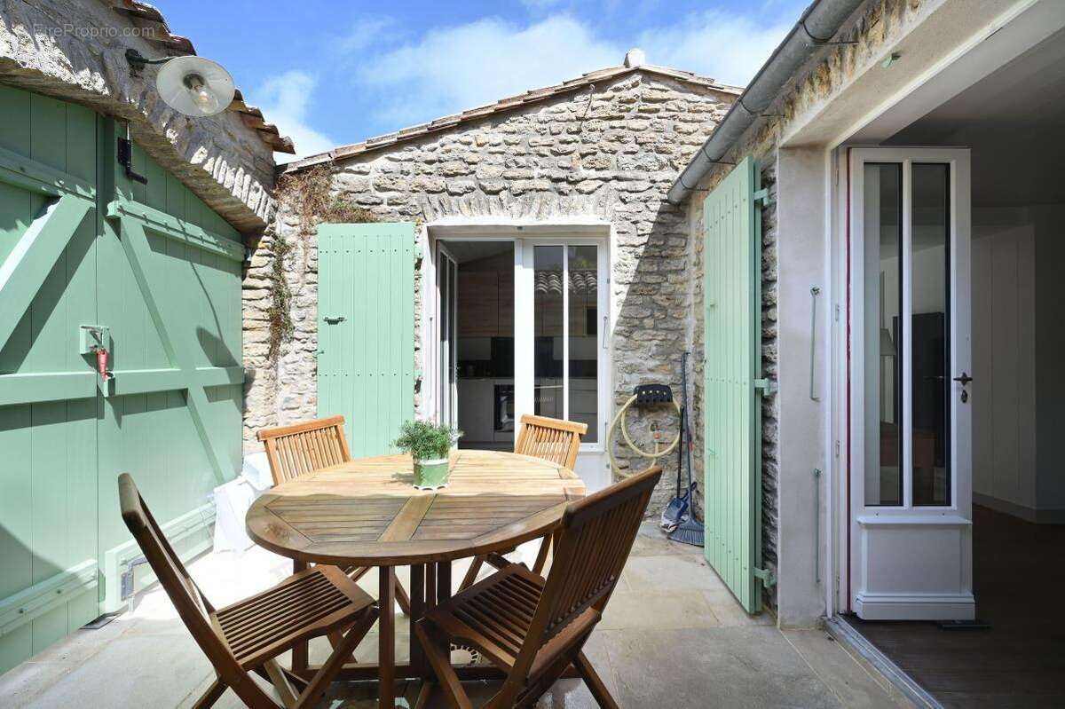 Maison à LES PORTES-EN-RE